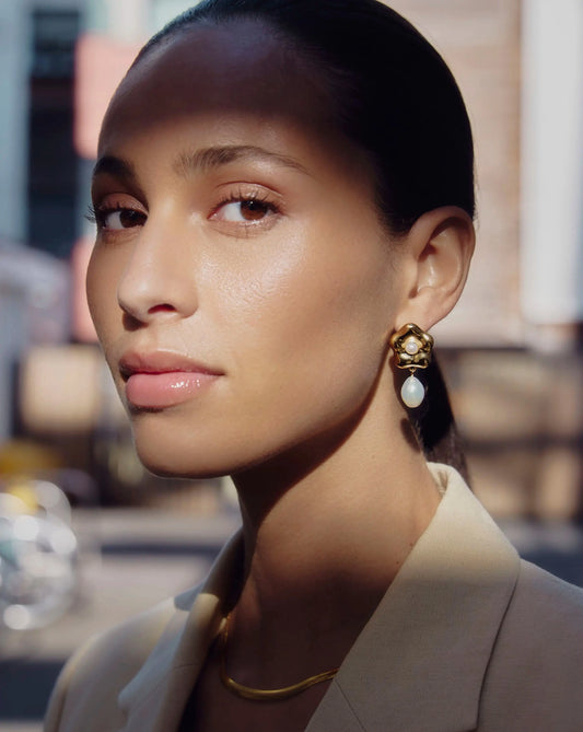 Eny Puffy Daisy Pearl Drop Earrings | 18ct Gold Plated/Pearl Earrings Missoma 