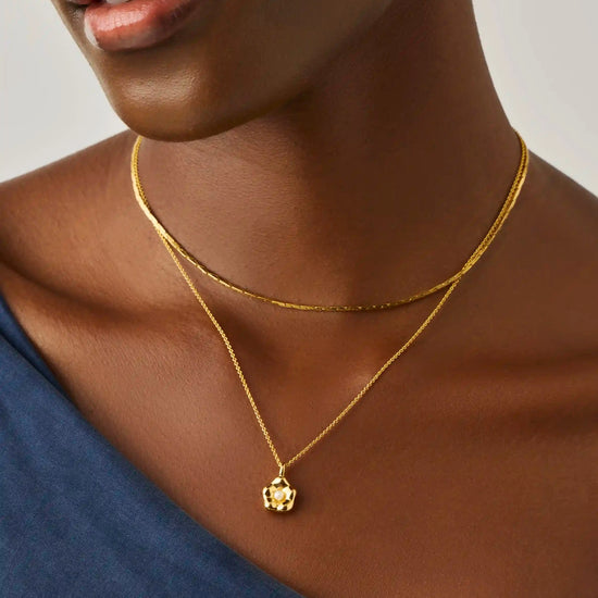 Eny Puffy Daisy Pendant Necklace | 18ct Gold Plated/Pearl Necklaces Missoma 