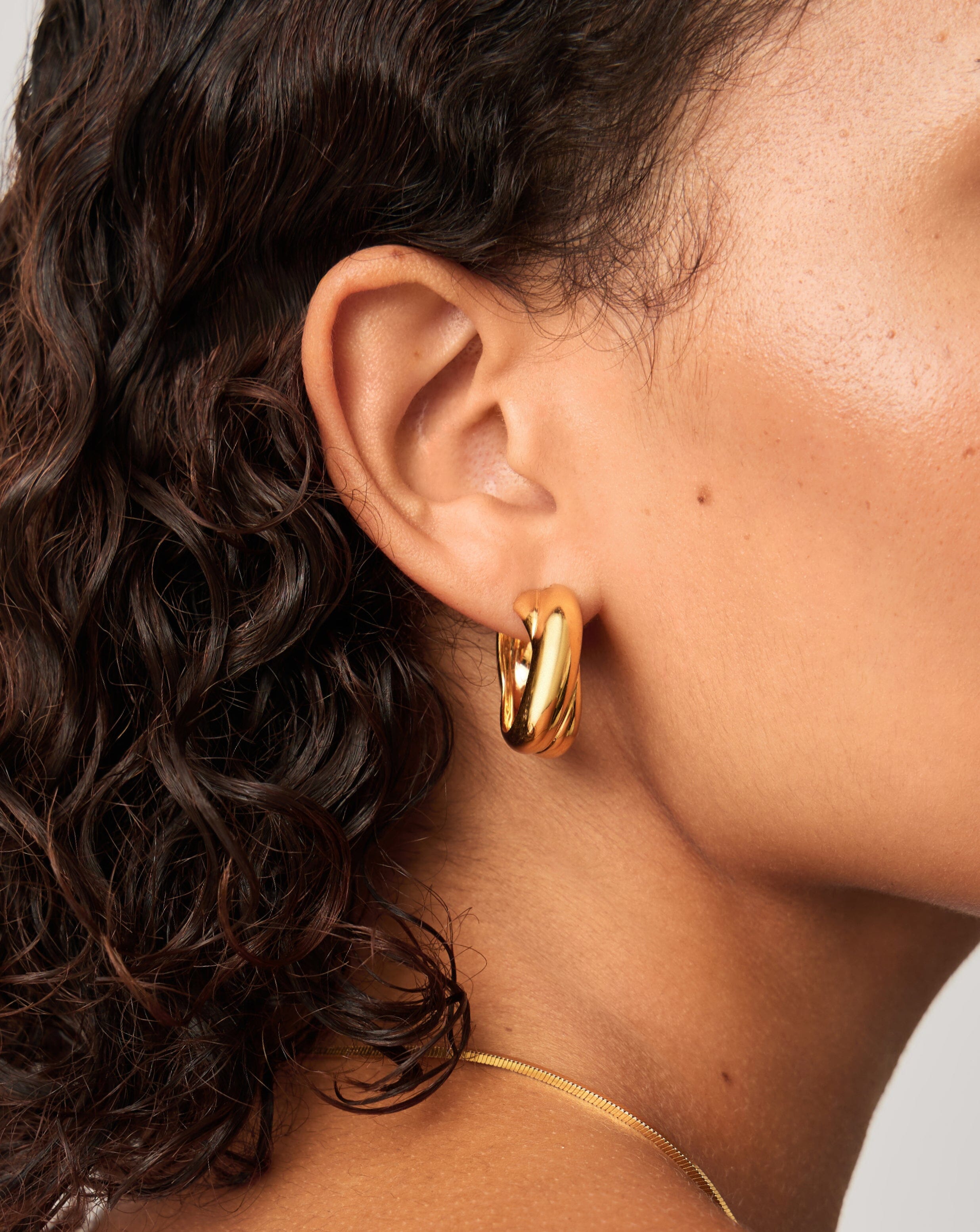 Lucy Williams Chunky Medium Entwine Hoop Earrings | 18ct Gold Plated Earrings Missoma 