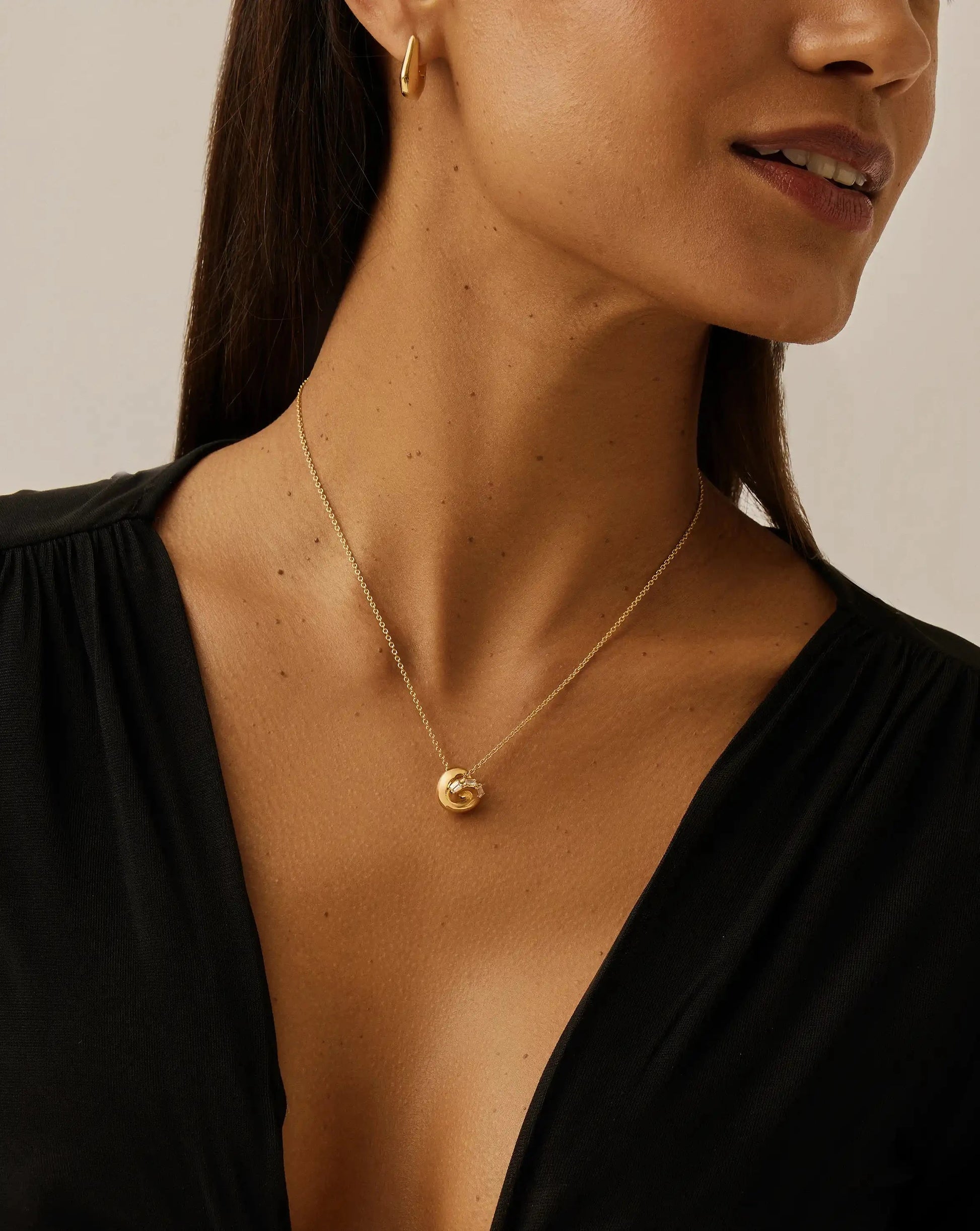 Lucy Williams Pavé Knot Pendant Necklace | 18ct Gold Plated Necklaces Missoma 