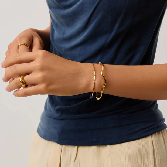 Molten Classic Hinged Bangle | 18ct Gold Plated Bracelets Missoma 