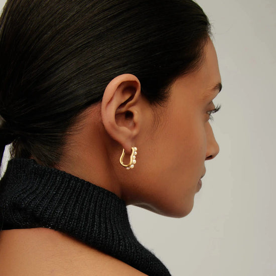 Pearl Wave Small Hoop Earrings | 18ct Gold Plated/Pearl Earrings Missoma 
