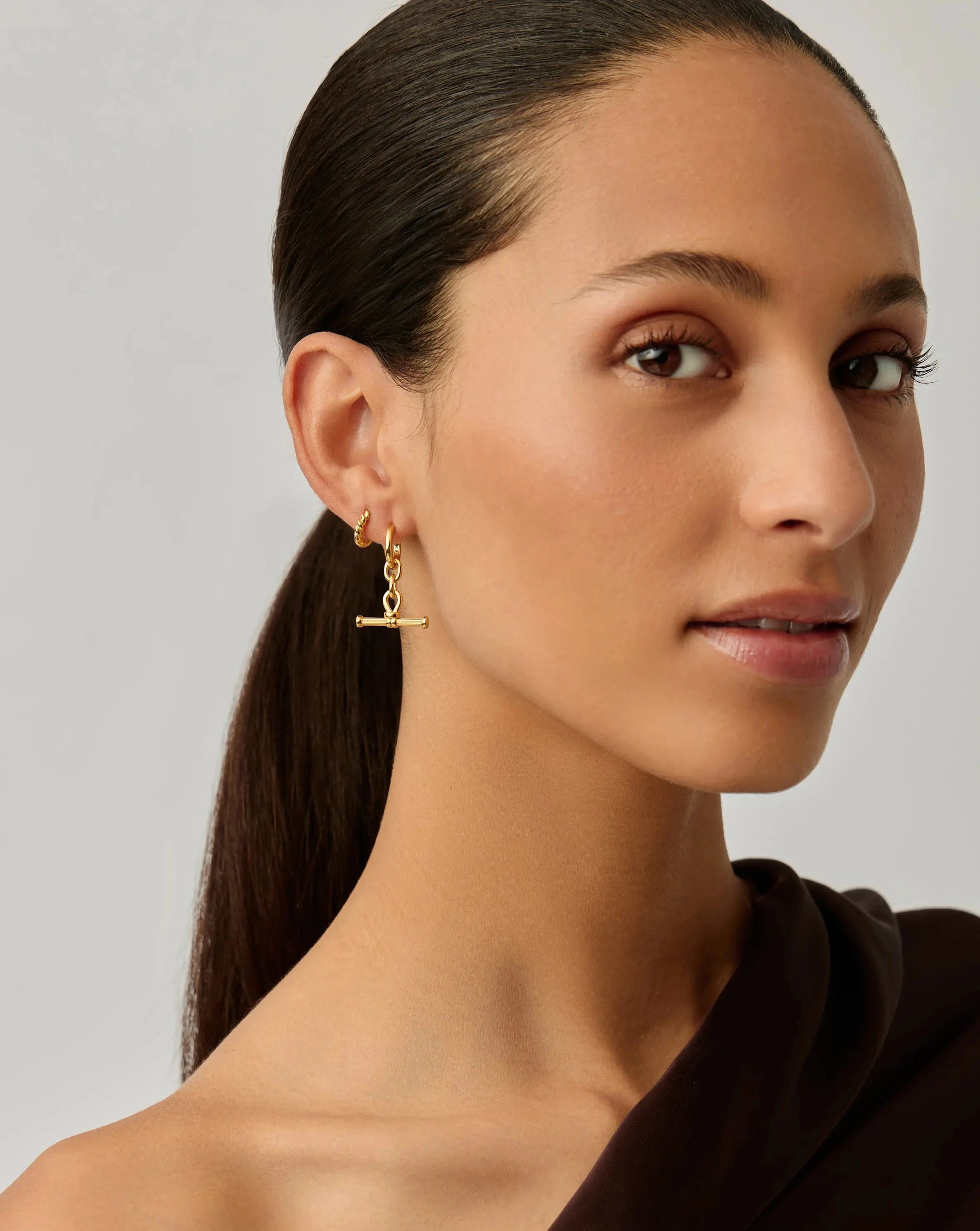 Ridge T-Bar Drop Huggies | 18ct Gold Plated Earrings Missoma 