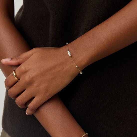 Solid Gold Pearl Chain Bracelet | 14ct Solid Gold/Pearl Bracelets Missoma 