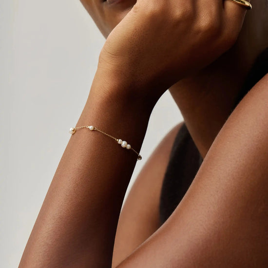Solid Gold Pearl Chain Bracelet | 14ct Solid Gold/Pearl Bracelets Missoma 