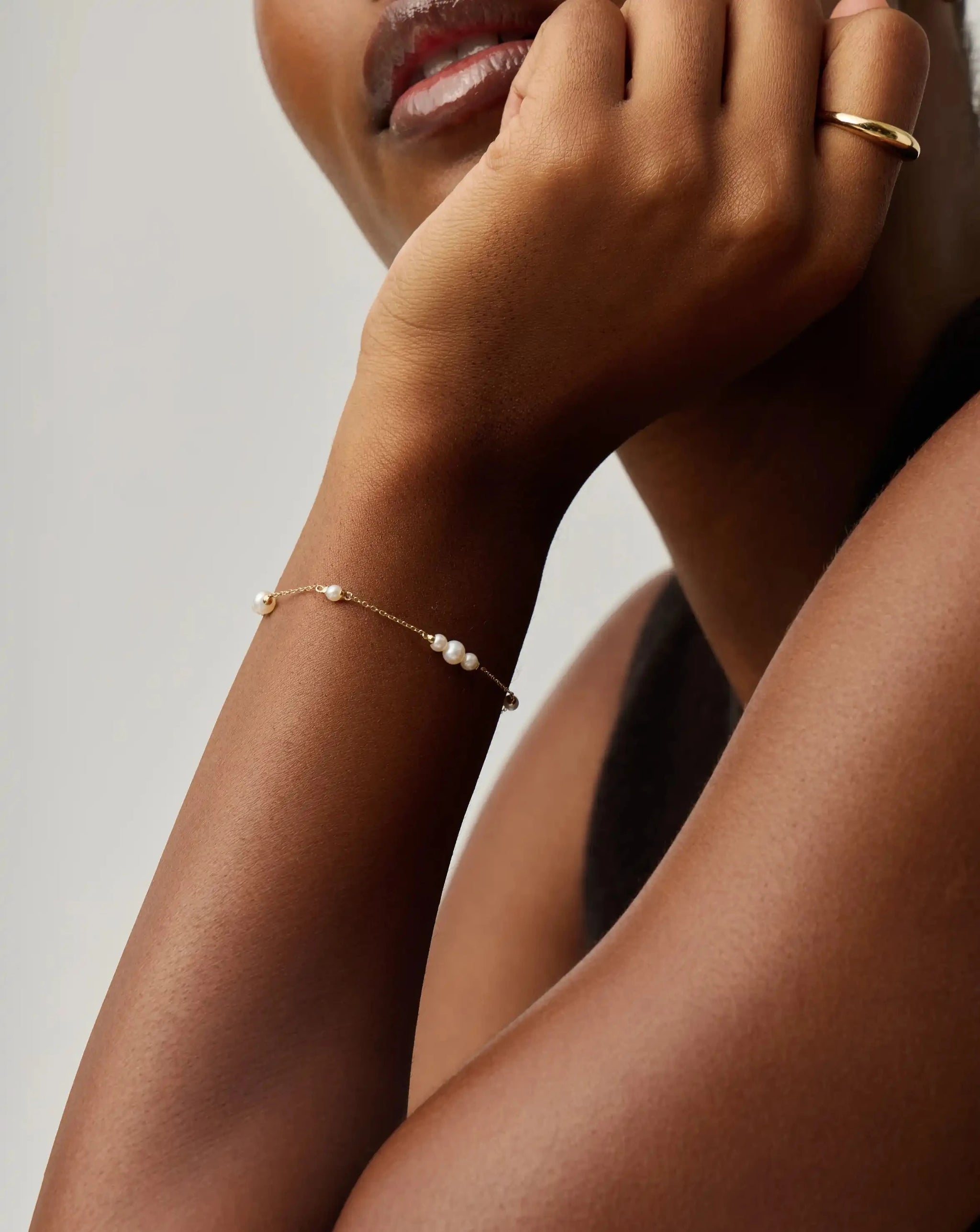 Solid Gold Pearl Chain Bracelet | 14ct Solid Gold/Pearl Bracelets Missoma 