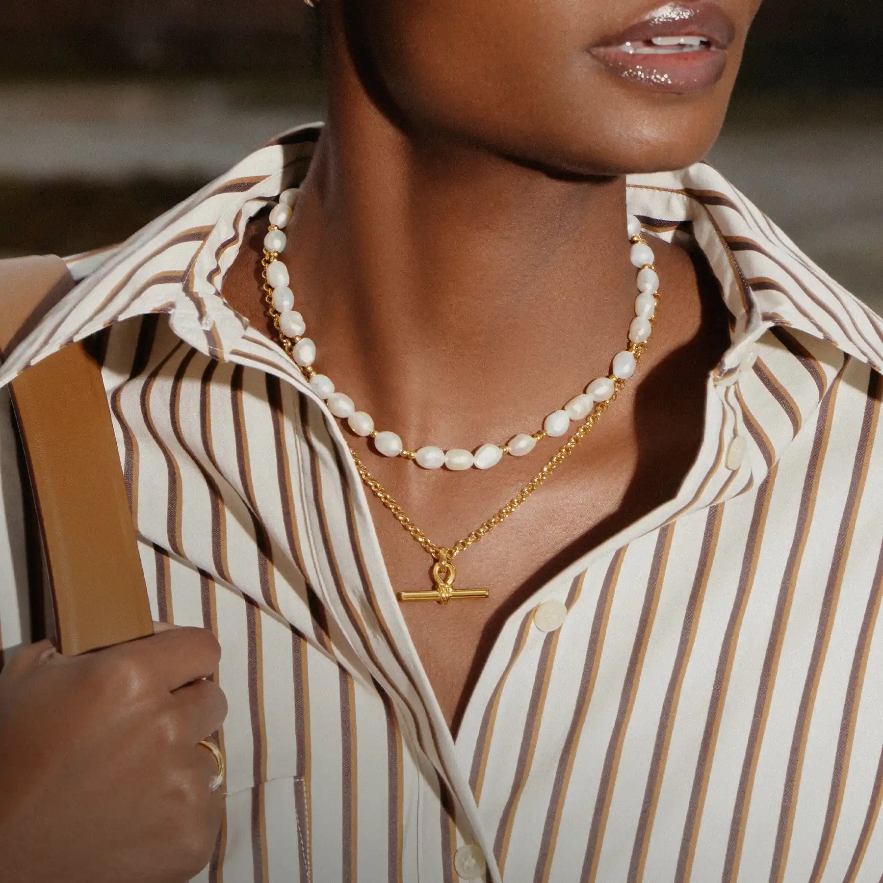 Gold t-bar necklace and pearl necklace Set