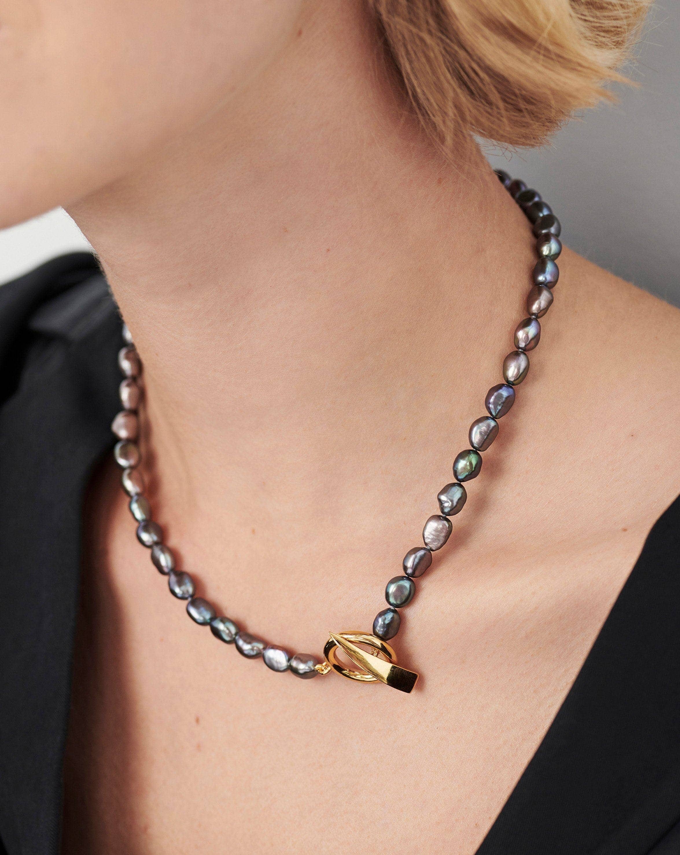 Baroque Pearl Claw T-Bar Necklace | 18ct Gold Plated Vermeil/Peacock Pearl Necklaces Missoma 