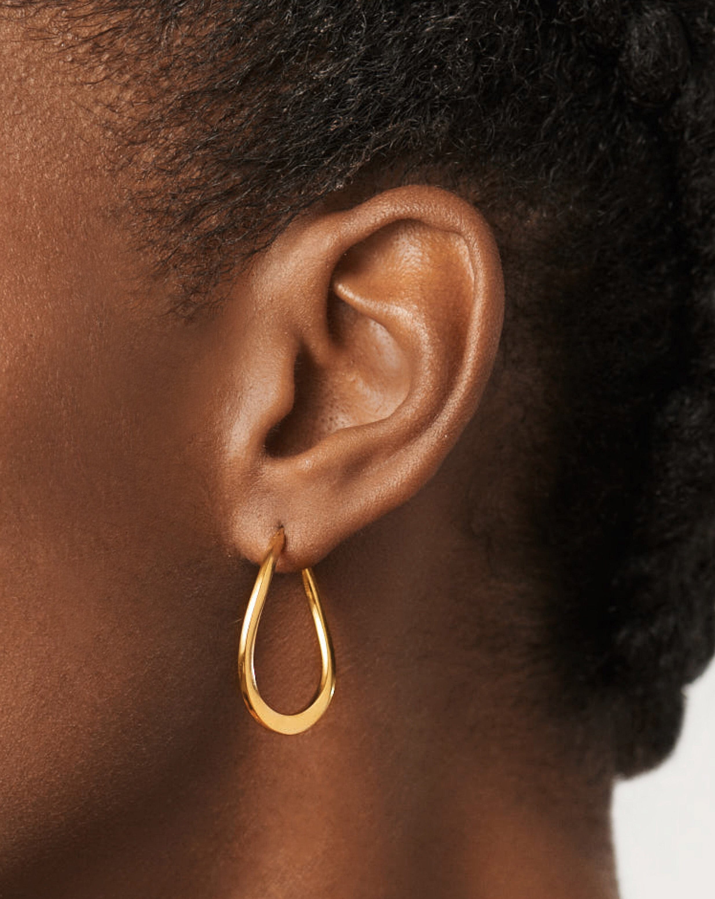 Classic Curve Medium Hoop Earrings | 18ct Gold Plated Vermeil Earrings Missoma 