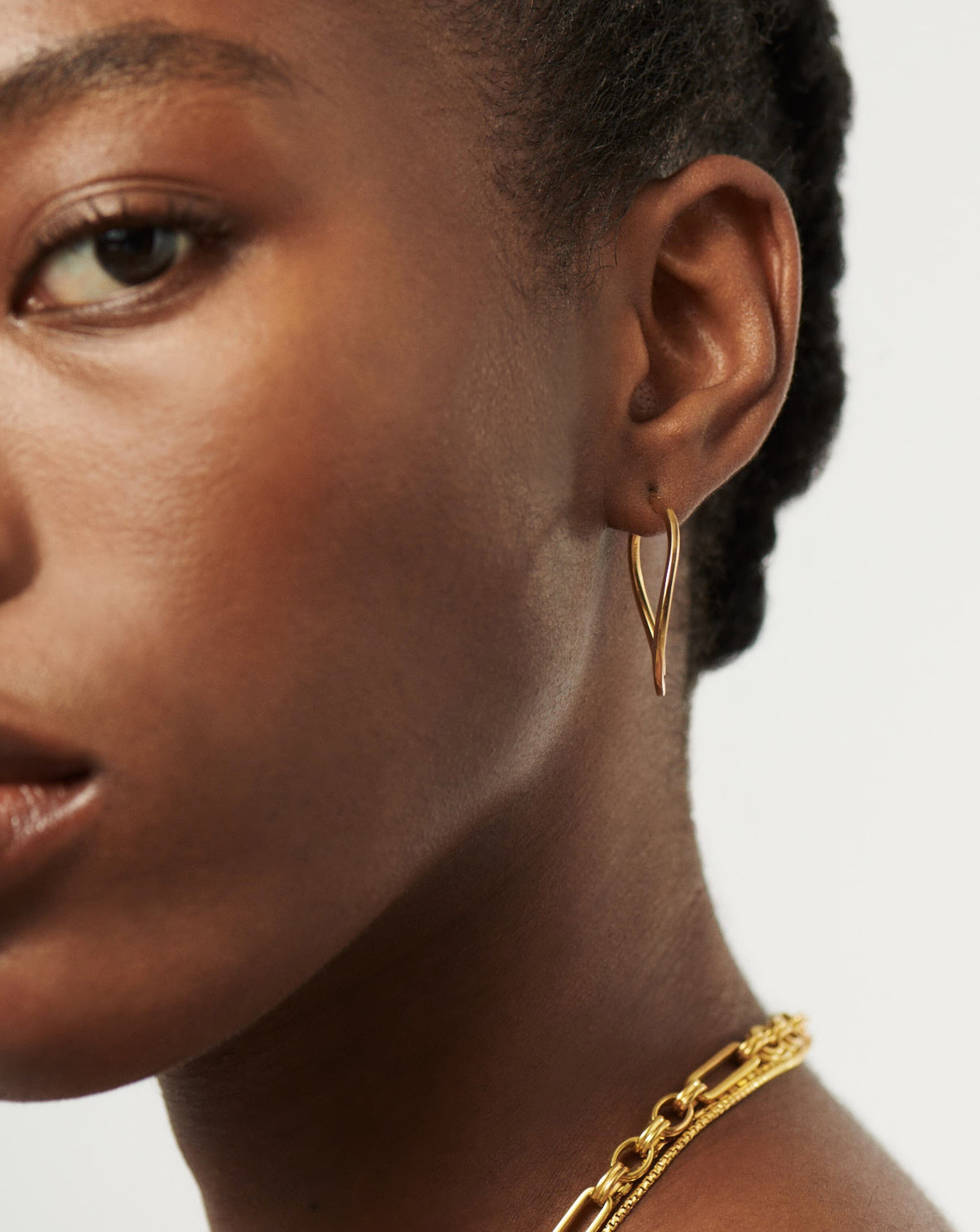 Classic Curve Medium Hoop Earrings | 18ct Gold Plated Vermeil Earrings Missoma 