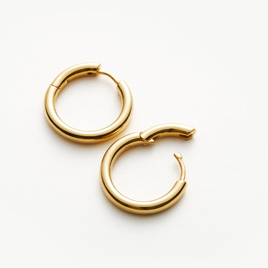 Classic Tunnel Medium Hoop Earrings | 18ct Gold Plated Earrings Missoma 