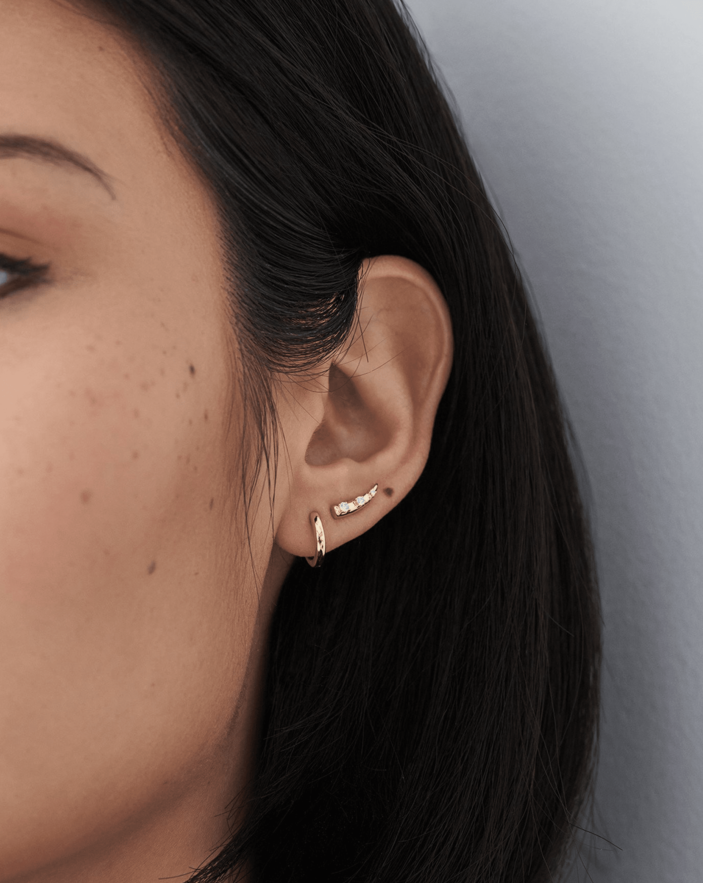 Fine huggie earrings deals