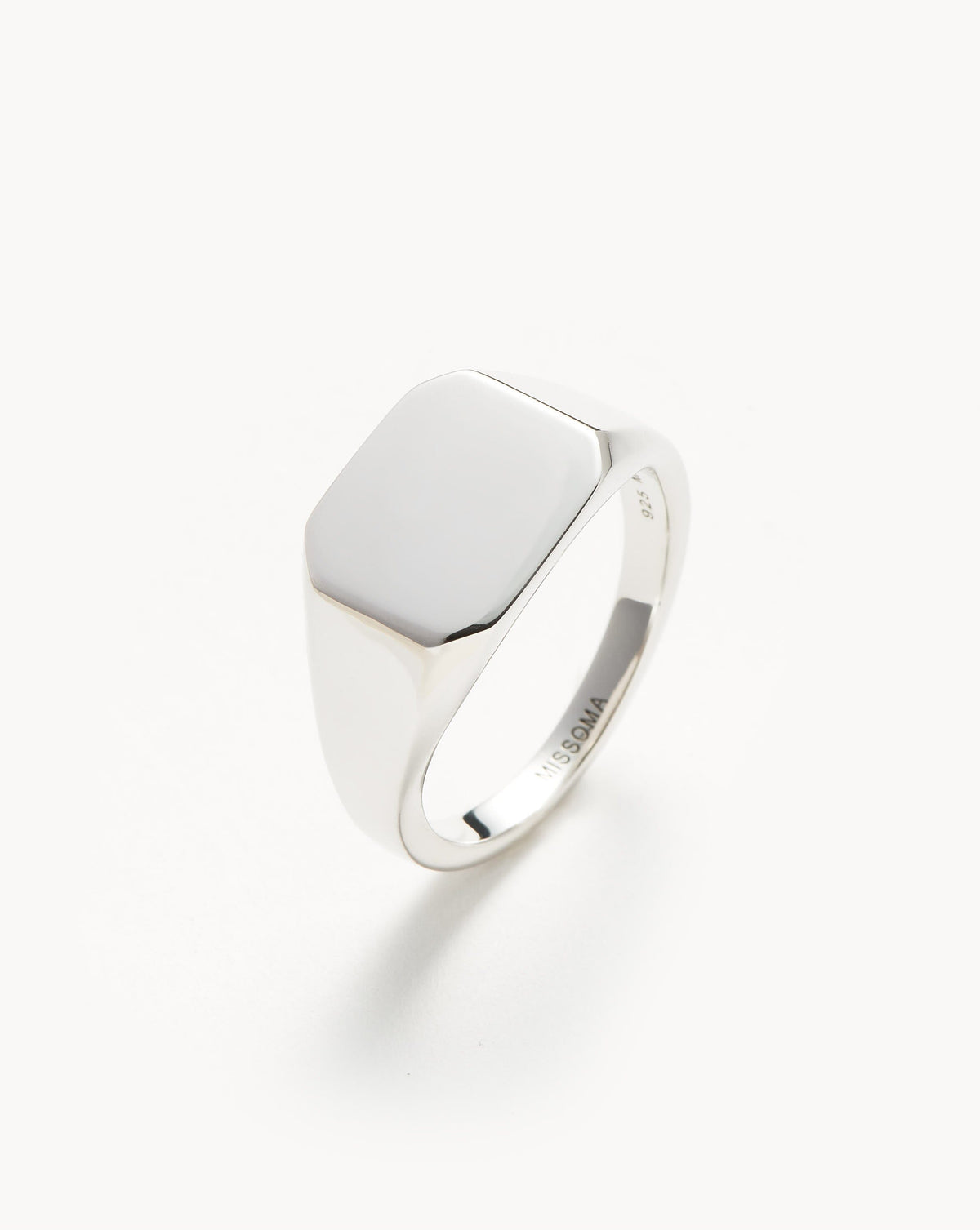 Signnet Rings Signet Rings: What are they and how to wear them | Missoma