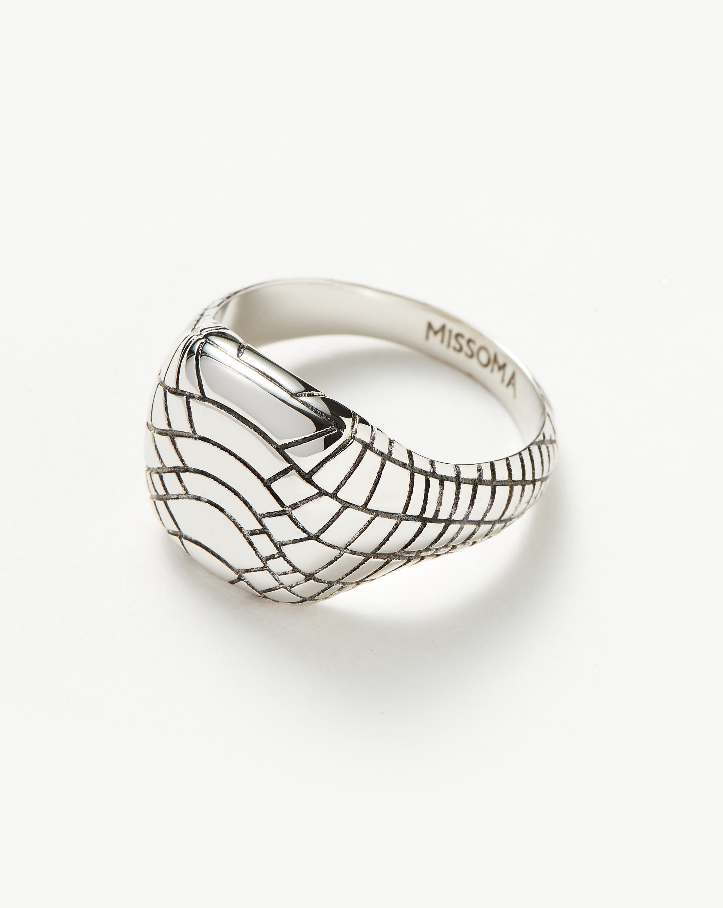 Snake outlet signet ring